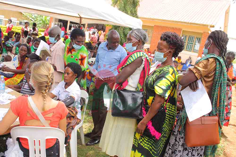 Abatuura abahikire aha kampu y'eby'amagara etebeekanisiibwe aba Rotary Club omuri Mukono.