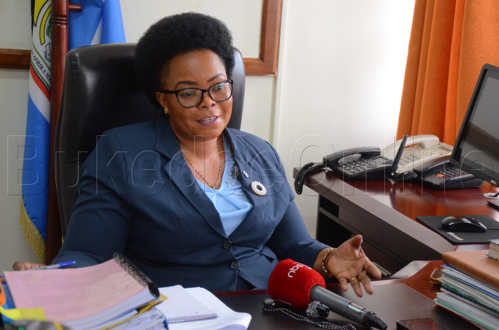 Minisita Namuganza ng'annyonnyola