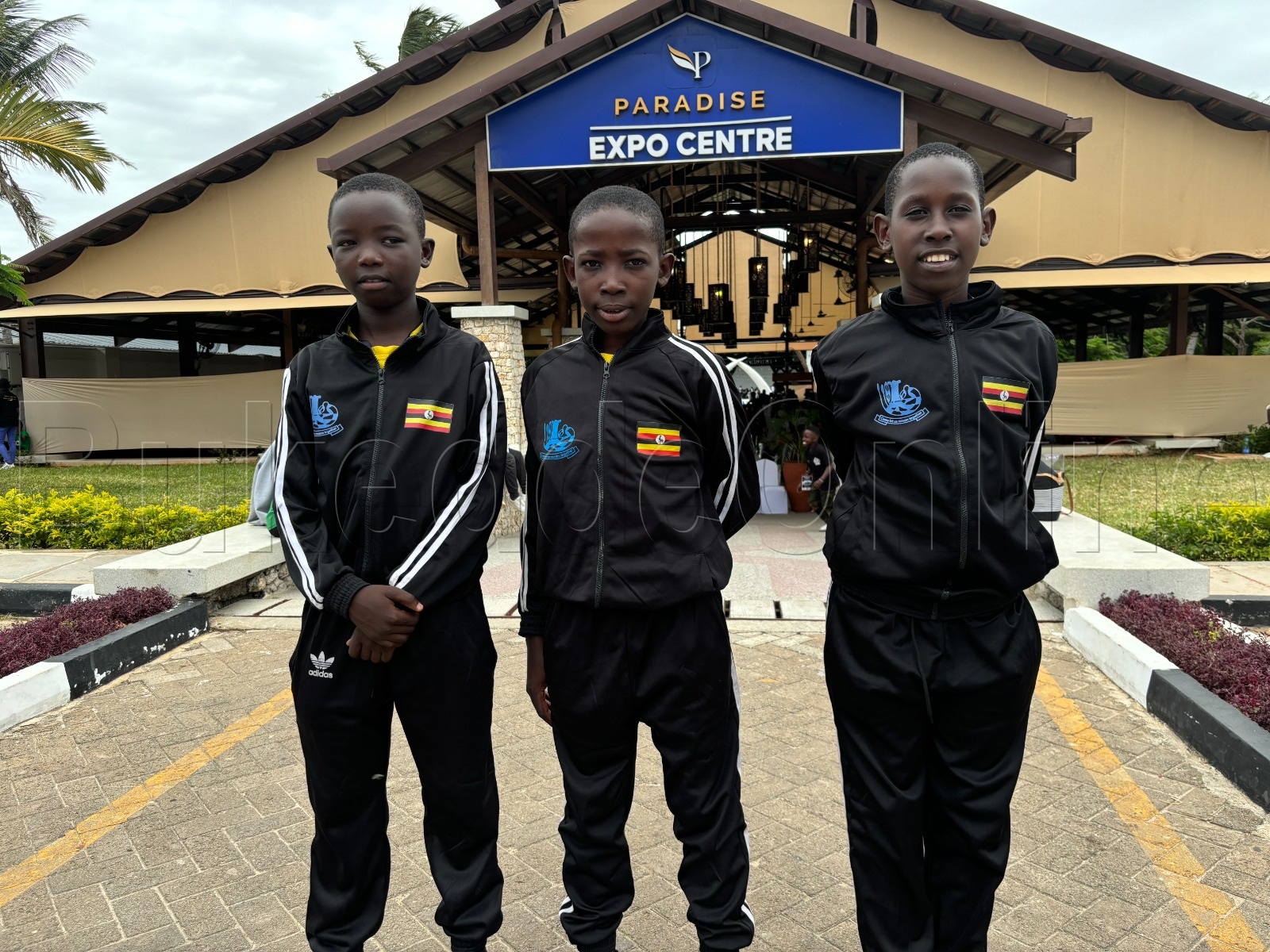 Daniel odokonyero (ku kkono), Ivan Wabwire (wakati) ne Alvin Muhiirwa abagenda e zimbabwe