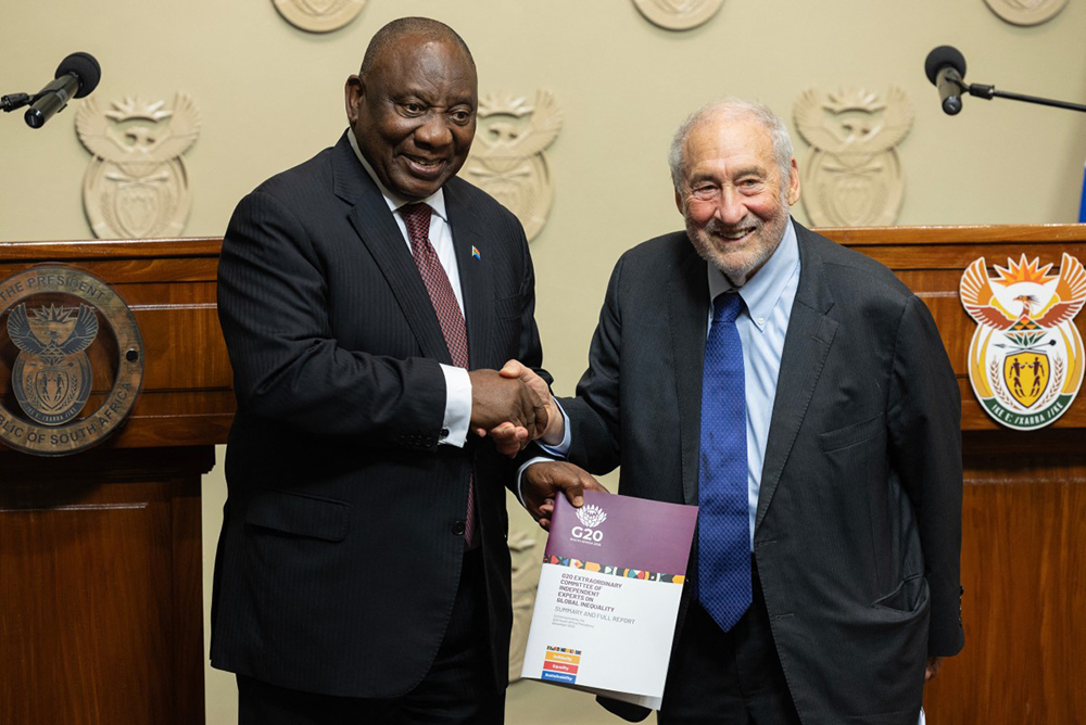 South African President Cyril Ramaphosa with Nobel Prize-winning economist Joseph Stiglitz. (AFP)