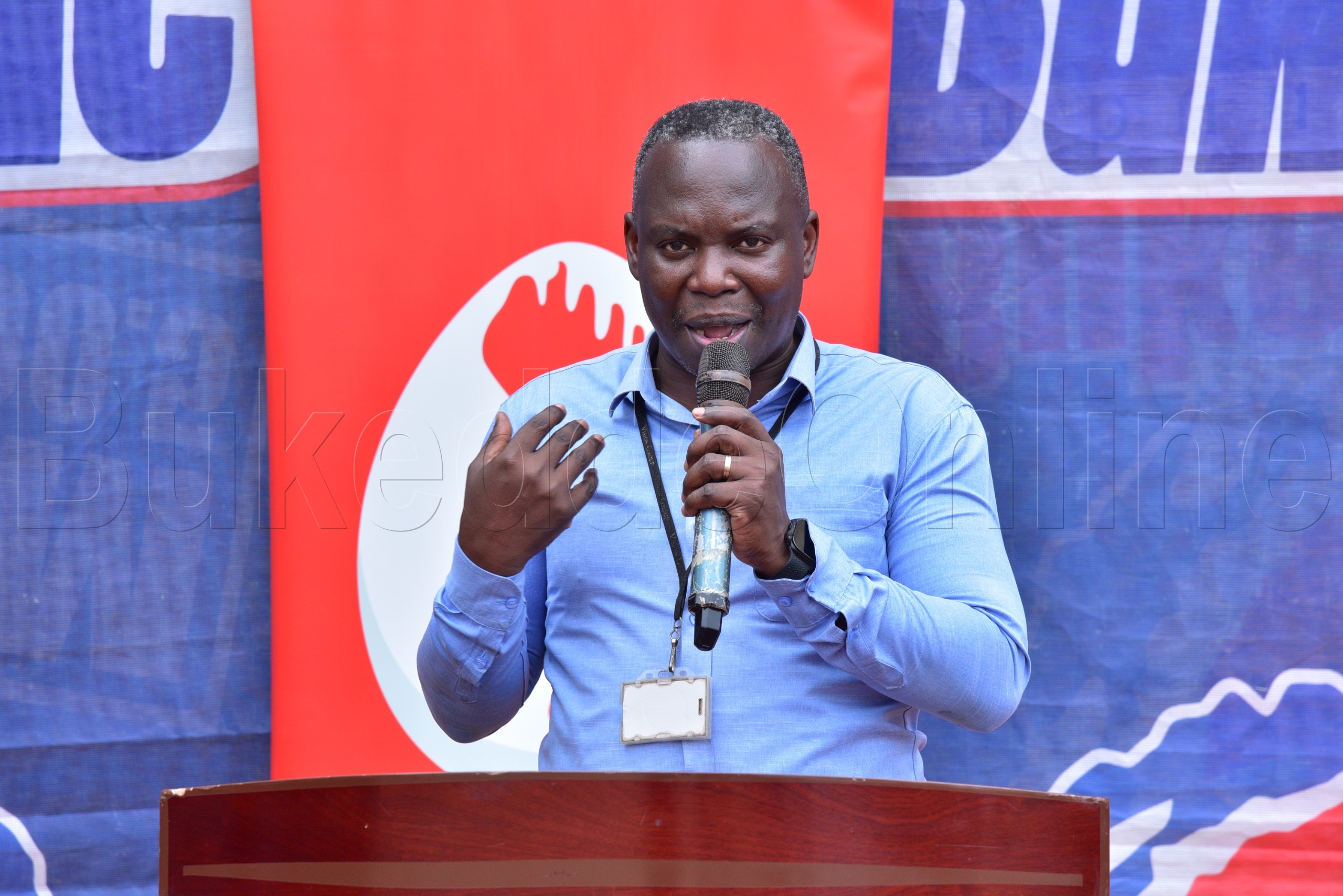 Akulira Olupapula lwa Bukedde Michael Mukasa ssebbowa ng'ayogera ku kazannyo ka Gabula Sekukkulu