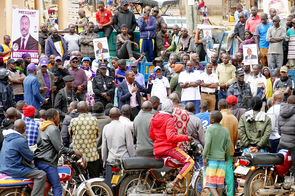 Muntu addressing voters at his campaign rally. (Credit: Isaac Nuwagaba)