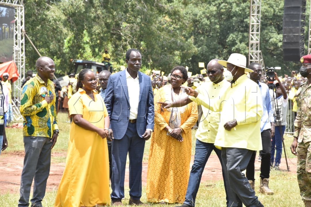 Abakungu ba NRM nga baaniriza Mzee 