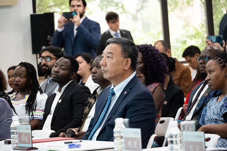 Dignitaries and participants