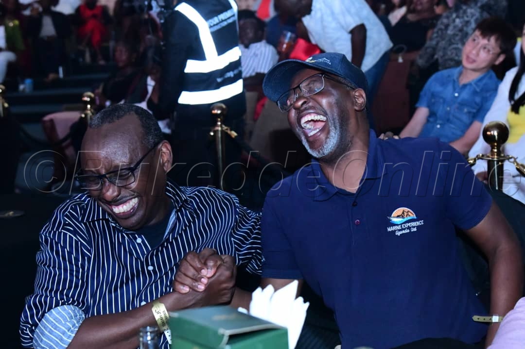 Abamu ku bantu abaabaddeyo mu kivvulu nga basaanuuse.