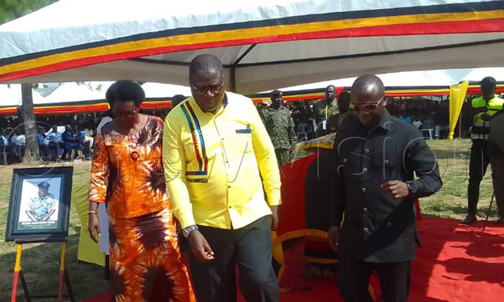 Defence and Veterans Affairs Minister Jacob Markson Oboth-Oboth moving to the grave side where the deceased was laid to rest. (Photo by Hudson Apunyo)