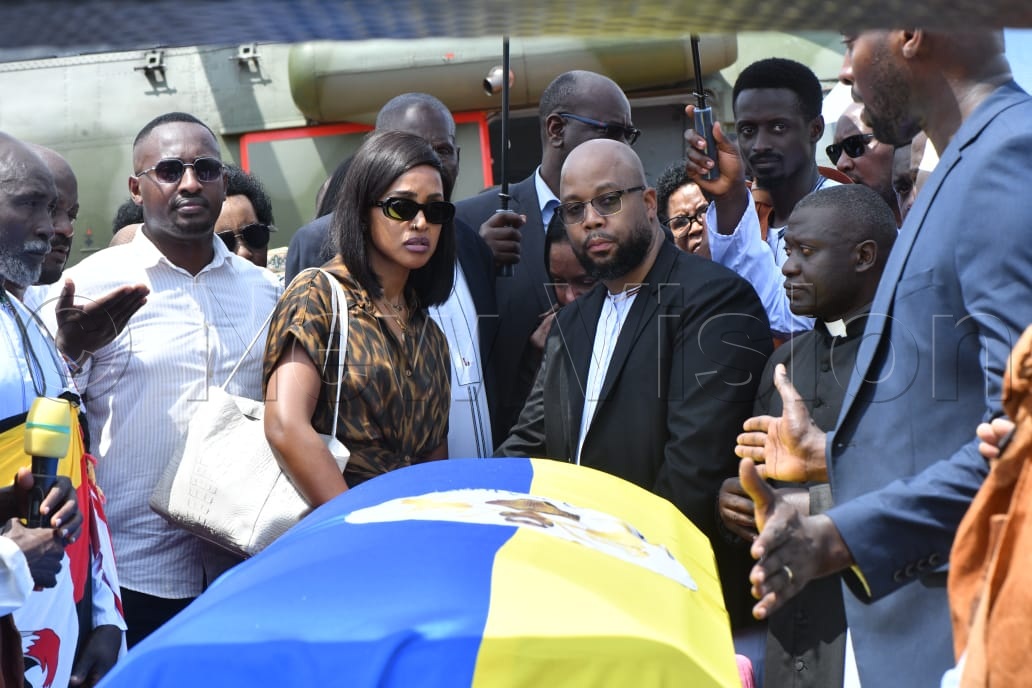 Grief etched on every face of the royal family as mourners gathered at Humura Playground in Kyegegwa District to bid farewell to Omukama Oyo Nyimba Kabamba Iguru Rukidi IV. (All Photos by Richard Sanya)