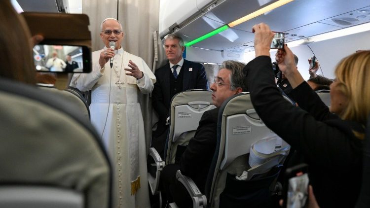  Pope Leo greets journalists aboard the papal plane bound for Ankara.