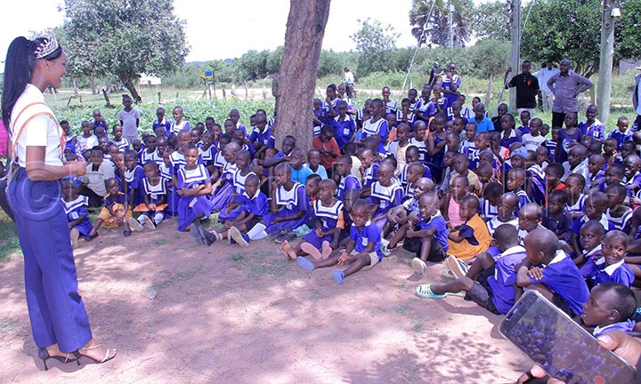 Karema Ng'ayogerako N'abaana E Kinoni Ps Gye Yasomera.