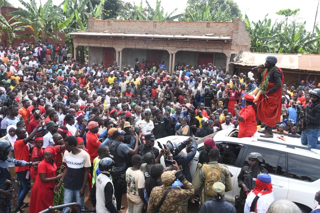 Kyagulanyi addressing voters at his campaign rally. (Credit: Ponsiano Nsimbi)