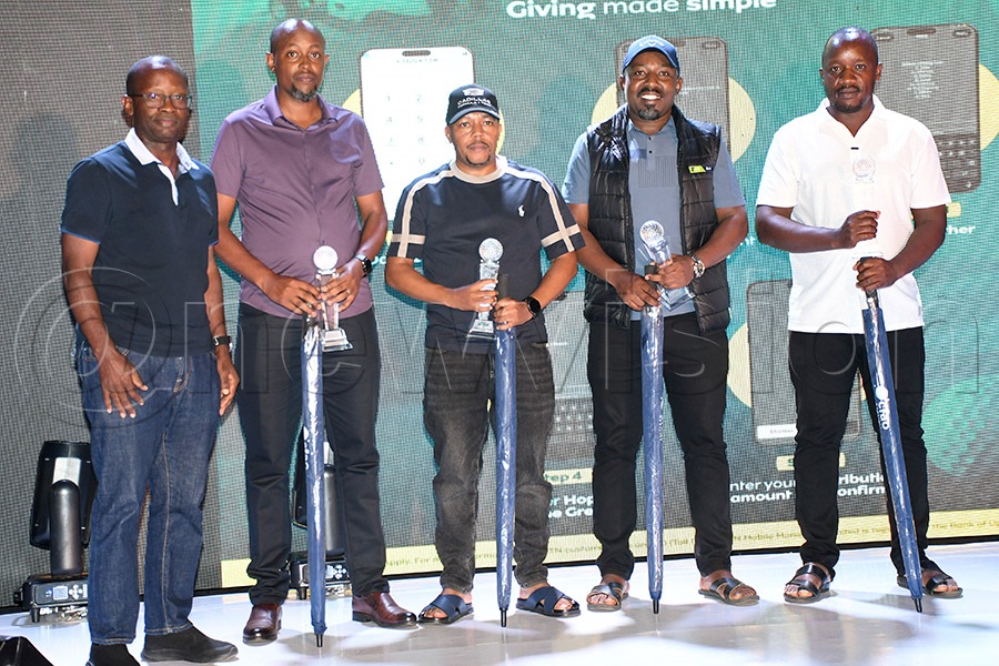 The top individuals who team up to emerge overall winners pose with their prizes at Kitante. Photo by Michael Nsubuga