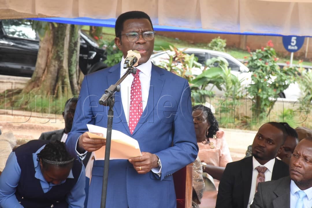 Katikkiro Mayiga ng'ayogera