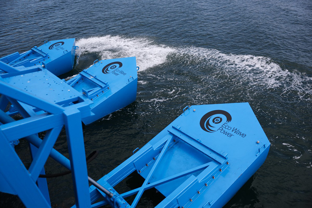 Floaters are released into the water during a demonstration of Eco Wave Power electricity generation technology using the power of ocean waves in the harbor at AltaSea at the Port of Los Angeles in San Pedro, California, on August 26, 2025. (Photo by Patrick T. Fallon / AFP)