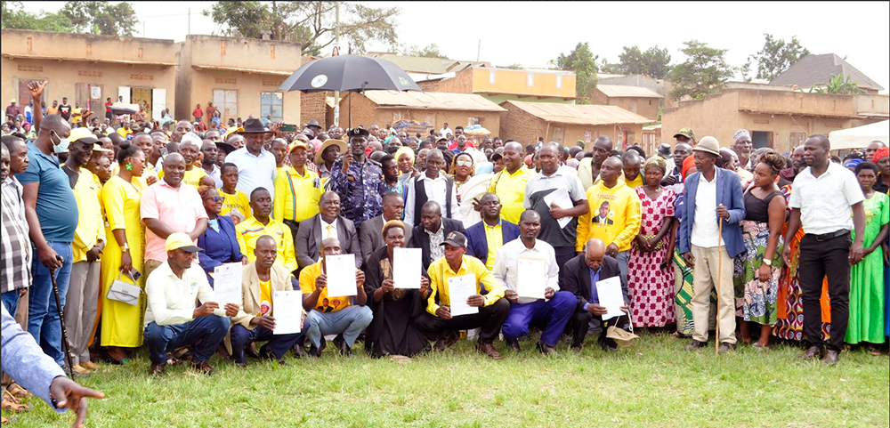 Abantu nga baweereddwa ebyapa byabwe