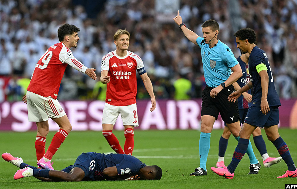 PSG's defender Willian Pacho, seemingly hurt, remained down inside Arsenal's final third for a long time but the referee was not interested