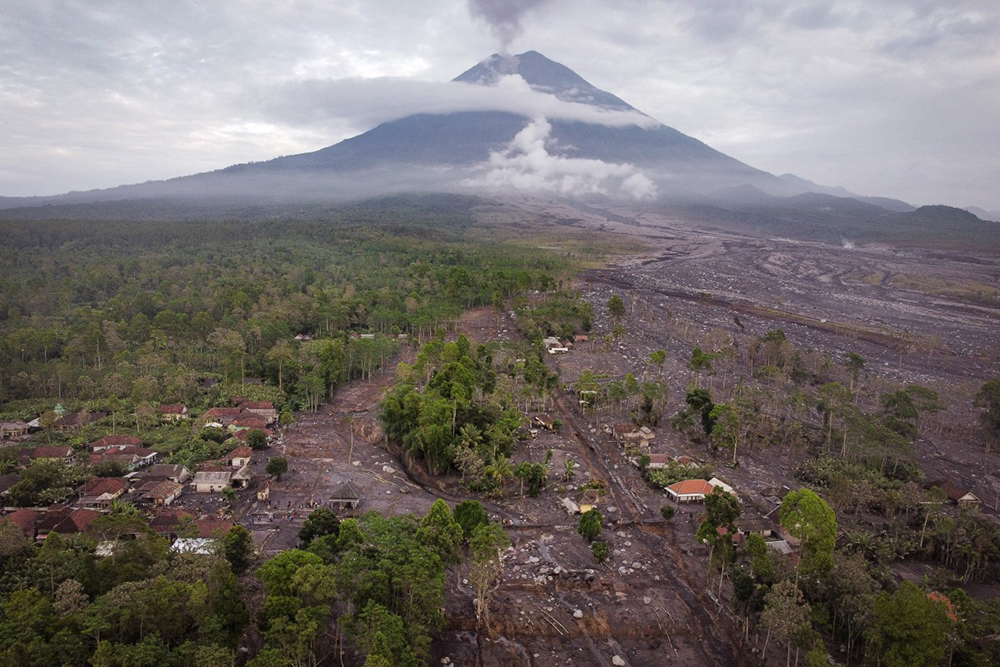 An aerial image shows a residential area destroyed by a pyroclastic flow during yesterday’s eruption of Mount Semeru in Supiturang village, Lumajang, East Java on November 20, 2025. (AFP)
