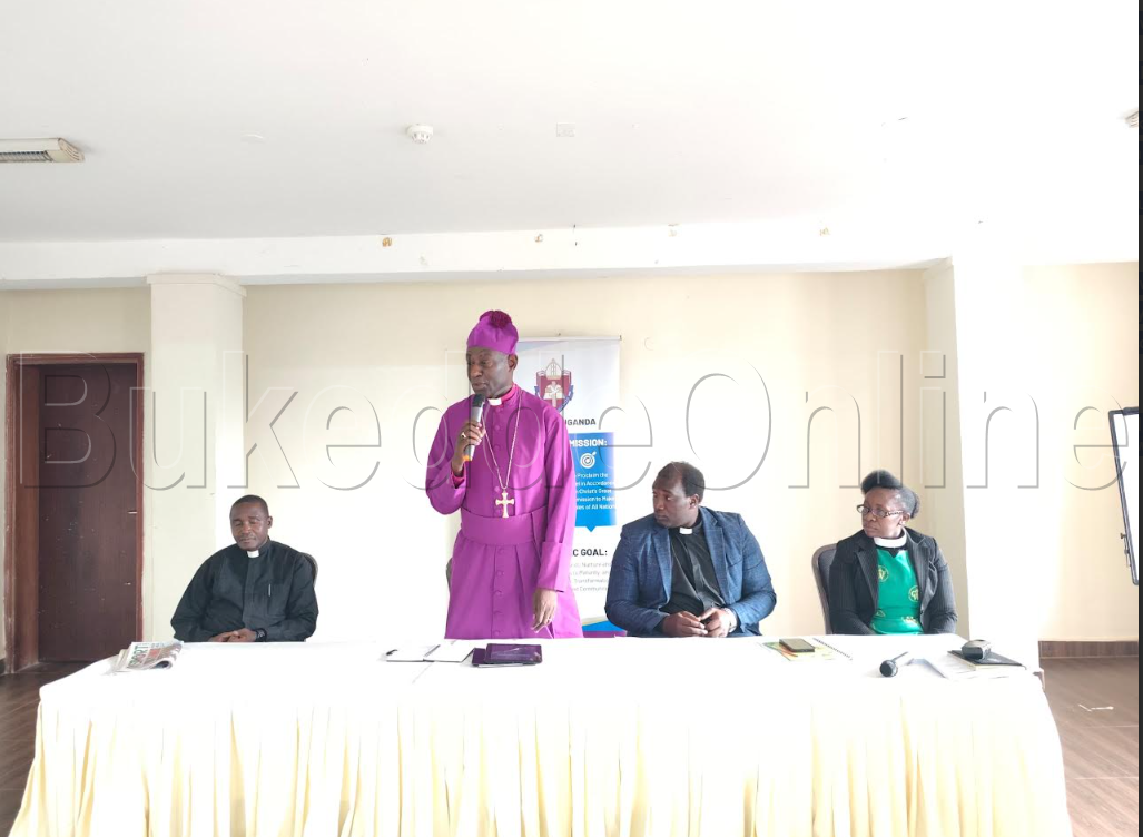 Ssaabalabirizi Kaziimba Mugalu ng'ayogera mu lukung'aana lw'abakyala