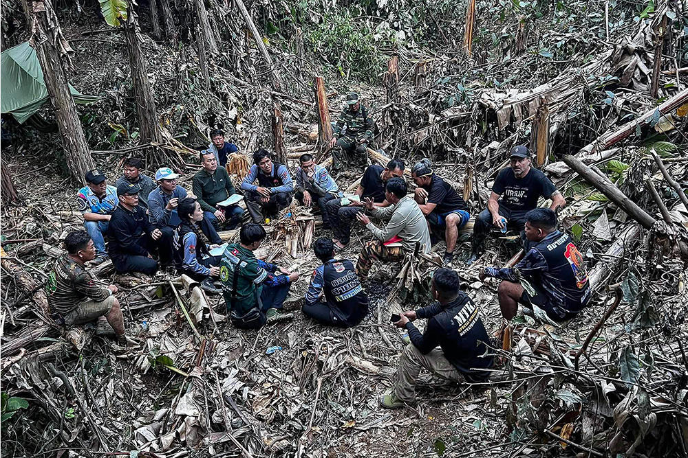 Rescue workers gathering near a cave in Xaisomboun province. (AFP)
