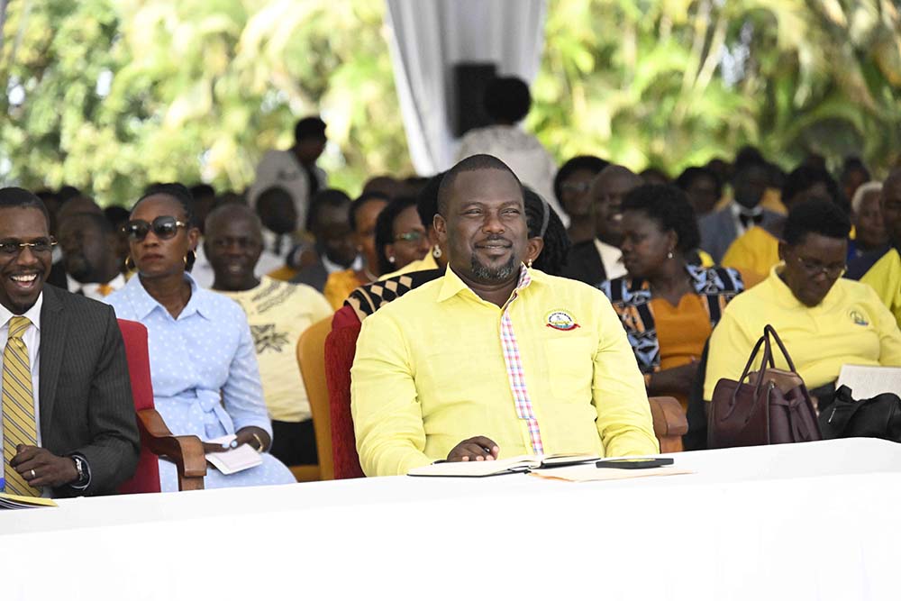 Abany'eishengyero ba NRM omu rukiiko na Purezidenti Museveni..(Photo by PPU)