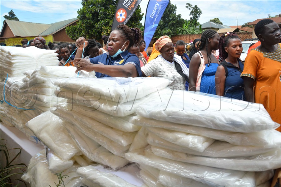 📷 Over 200 pregnant women get mosquito nets, mama kits New Vision