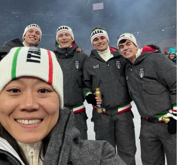 Italy's Pietro Sighel (R, front) celebrates after winning the short track speed skating mixed team relay gold, February 10, 2026. (Xinhua/Hu Xingyu)