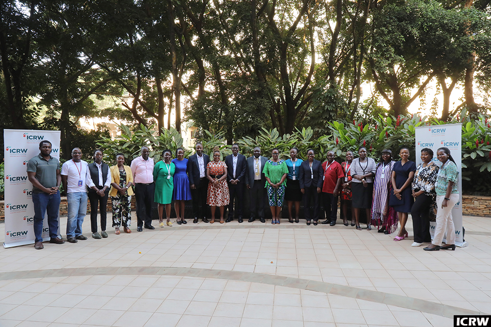 Abamu Ku Baabaddeyo Mu Ttabamiruka Ono mu kifaanany