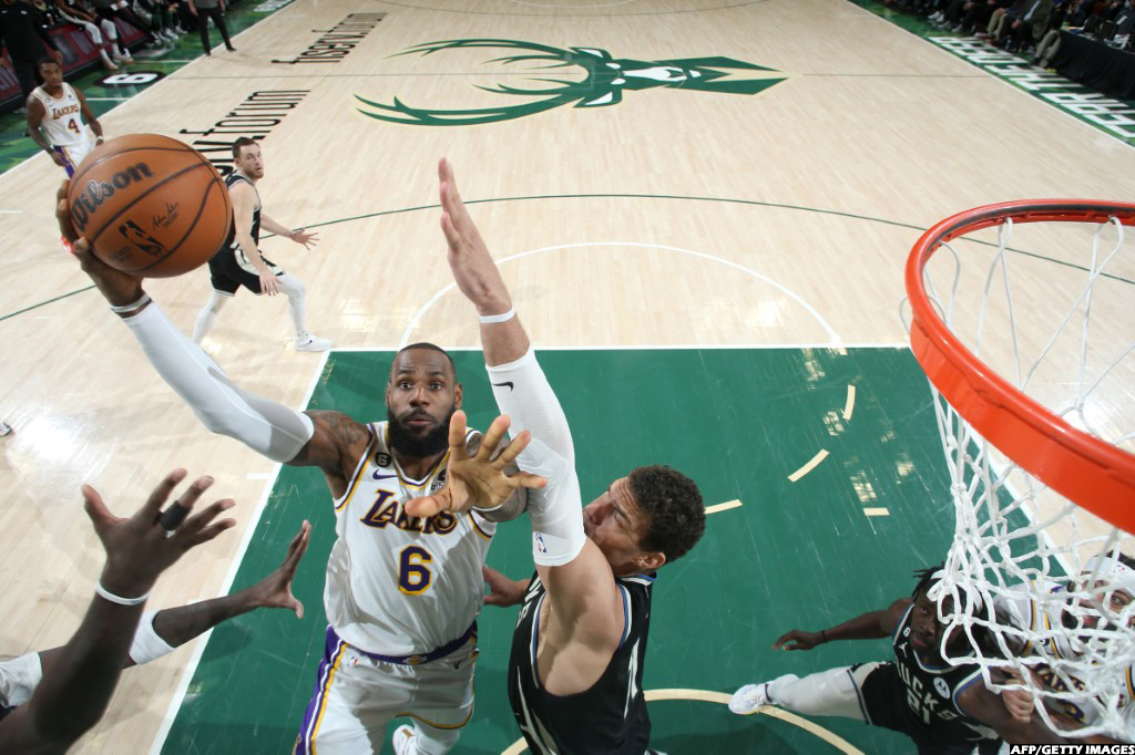 James, Davis propel Lakers past Bucks, Heat cool off Celtics - New Vision  Official
