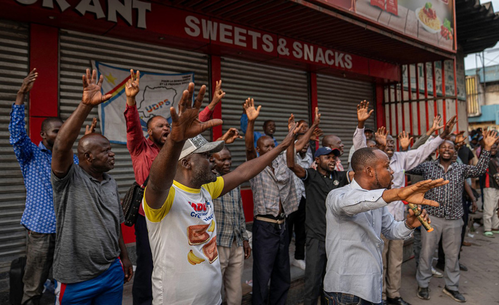 Supporters of the presidential party, the Union for Democracy and Social Progress (UDPS), gathered to chant songs in honor of President Felix Tshisekedi, in Kinshasa on March 27, 2026. (Photo by Glody MURHABAZI / AFP)