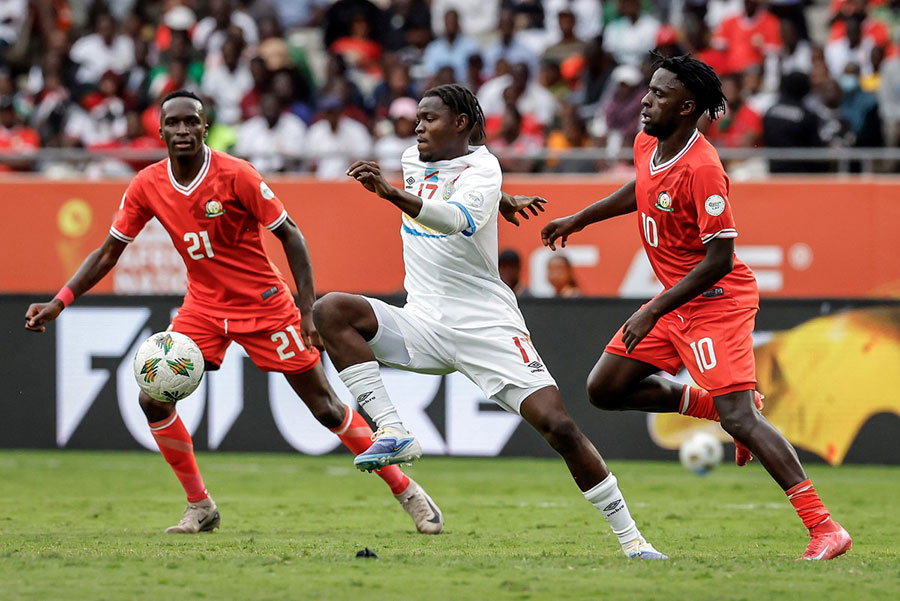 Democratic Republic of Congo's forward #17 Tonny Talasi Madudu (C) vies for the ball with Kenya's midfielder #10 Austine Odhiambo Otieno (R) during the African Nations Championship (CHAN) group stage.  AFP PHOTO
