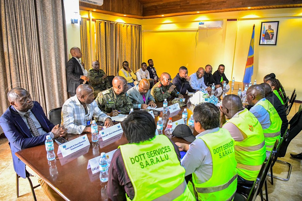 Officials from the Ministry of Works and Transport, DOTT Services and from Division Ministry of Infrastructure and Public Works North Kivu in a meeting with the North Kivu Governor Maj. Gen. Evariste Somo Kakule. (Photo by Donald Kiirya)