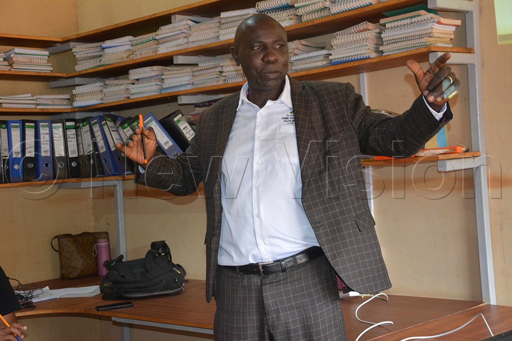 Nsamba Kizito, the Kakumiro Inspector of Schools, addresses head teachers during a meeting. (Photo by Abaanabasazi)