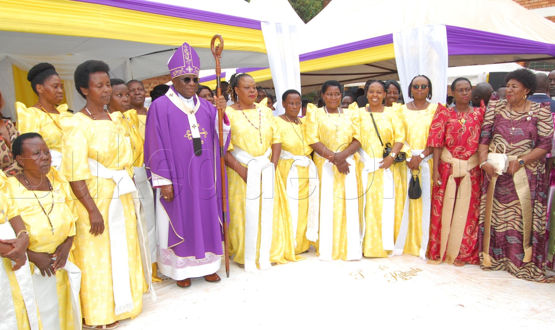 Paul Ssemogerere ng'ali ne bannaddiini abalala