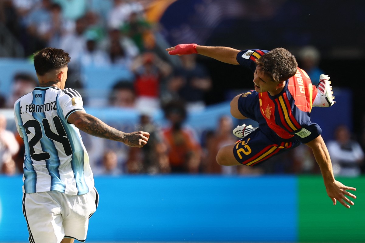 Spain's Pau Cubarsi is fouled by Argentina's Enzo Fernandez to trigger the latter's sending off in the final. (Photo by CHARLY TRIBALLEAU / AFP)