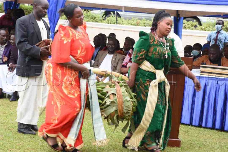 Ab'e Kyanamukaka N'emmere Gye Baleetedde Katikkiro
