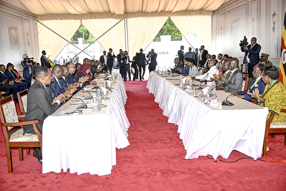 President Yoweri Museveni leading the Kampala delegation during the meeting with his host Tanzania's President Samia Suluhu Hassan and her team. (PPU)