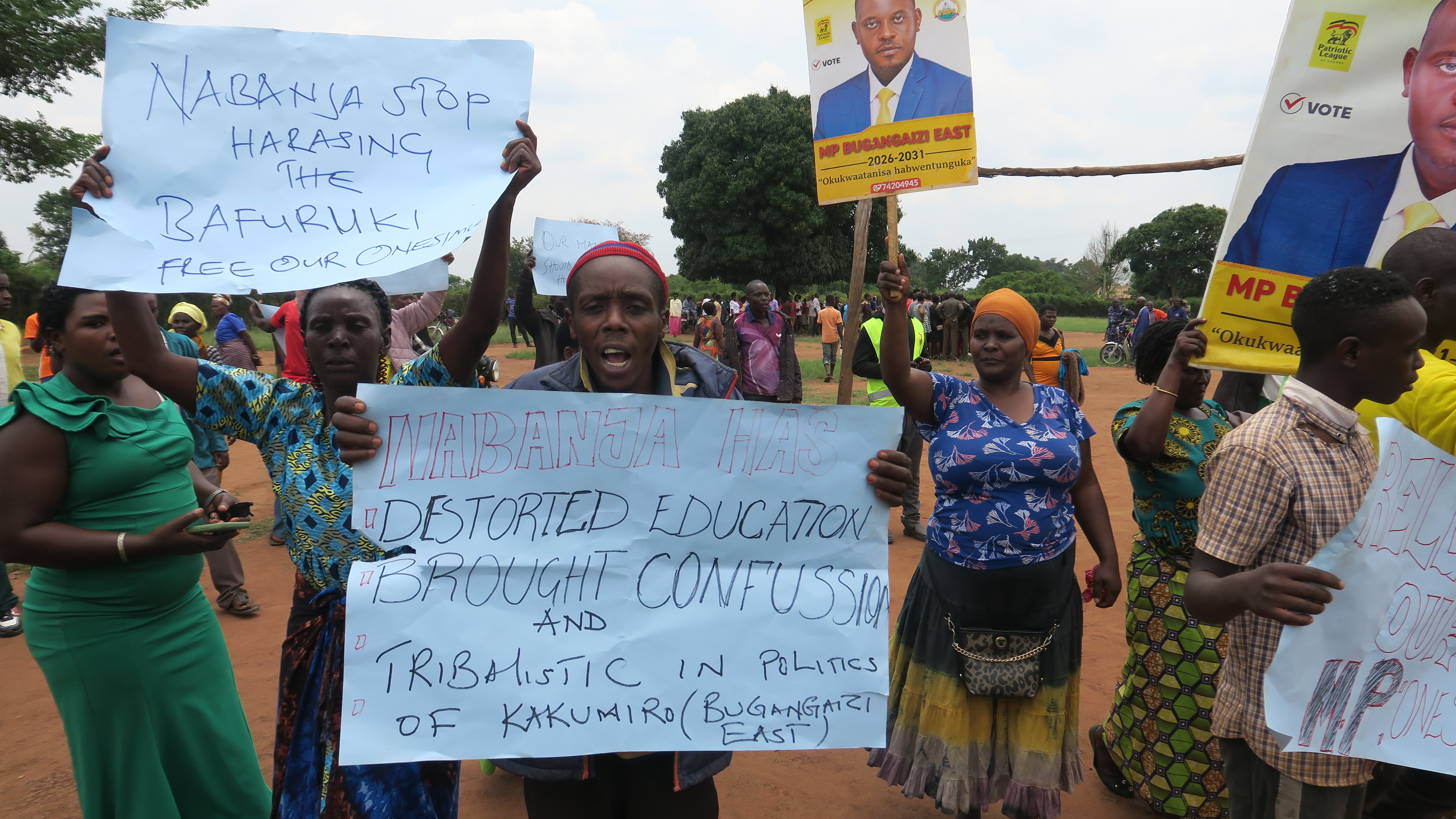 Pooriisi etataaniise abesharingi ababaire nibahakanisa okukoma Owabaireho MP Twinamatsiko.