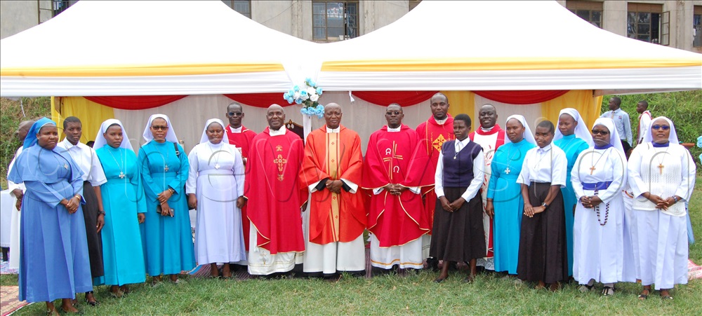 Catholic priests and religious Sisters who graced the function sharing a photo-moment after mass.