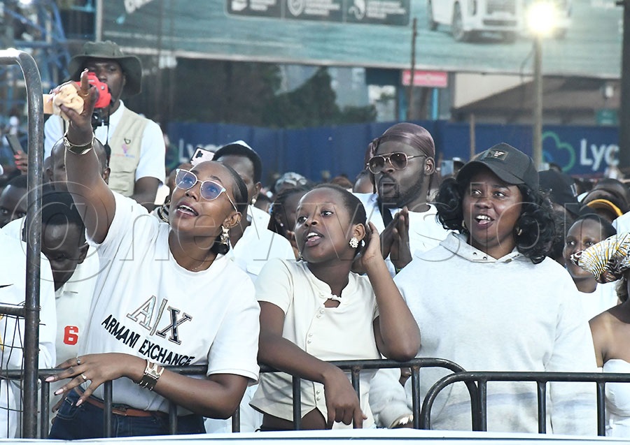Fans njoying performances at Abavandimwe Carnival