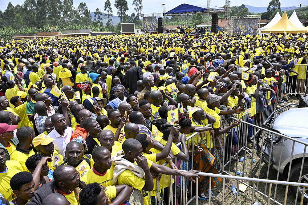 The crowd of NRM supporters listening to president Museveni. (PPU)