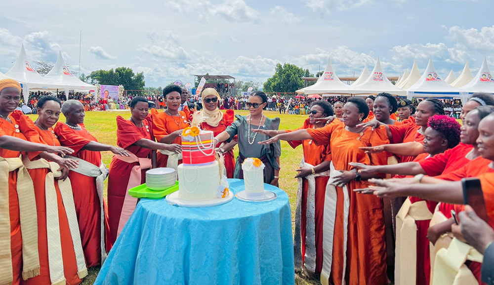 Nnaabagereka joined by other Women to cut the cake during celebrations. (Courtesy)
