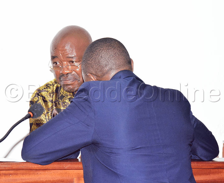 Lugoloobi Ng'ayogeramu Ne Looya We, Nga Omulamuzi Yaakamusindika E Luzira.