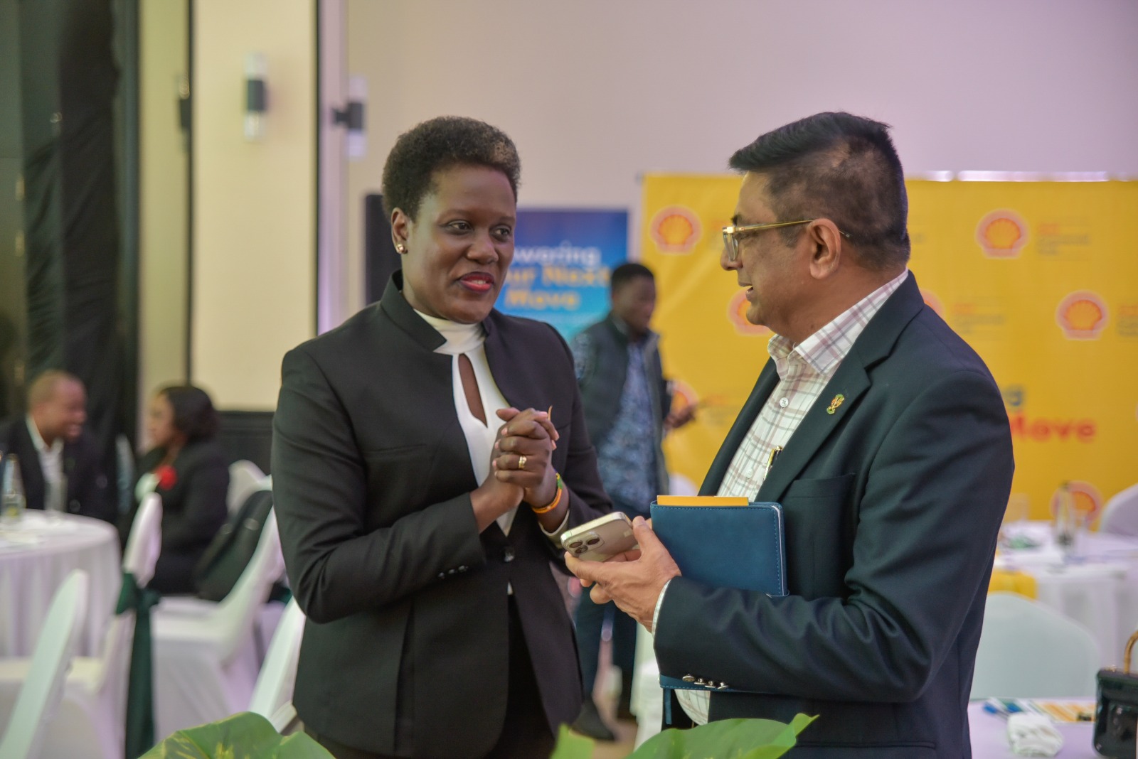 Dayirekita wa Vivo Energy Uganda Joanita Menya nga ayogeraganya n'omu ku bannabizinesi