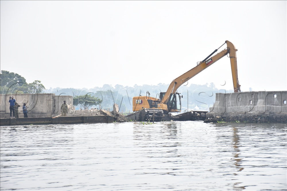 NEMA demolishes controversial Lake Victoria perimeter wall