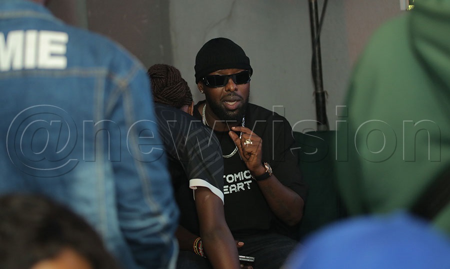 Eddy Kenzo talks to a fan at the Jazmine show. PHOTO:Janan kisitu 