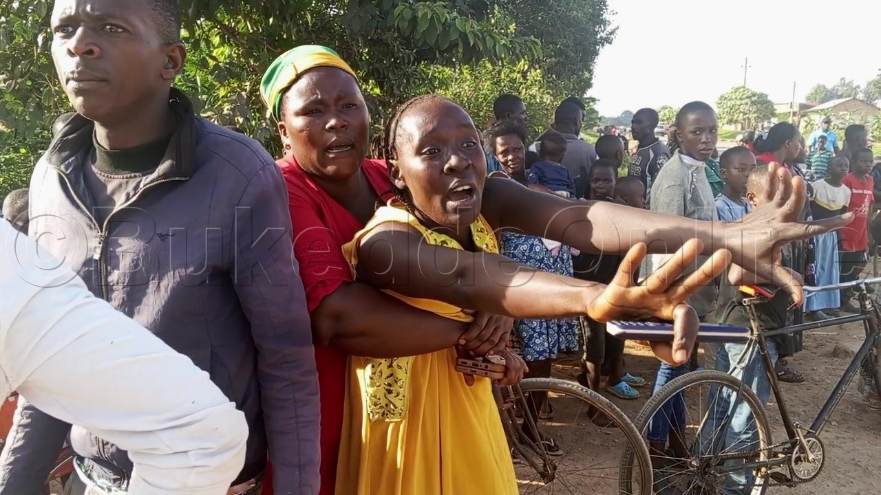 Abamu Ku BaFfamire Z'abagenzi nga bakuba ebiwoobe