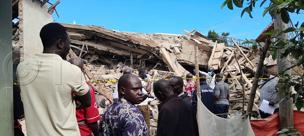 Residents are looking helplessly and waiting for an excavator to come search for the survivors in the collapsed four-storey building in Mbale. (Credit: Paul Watala)