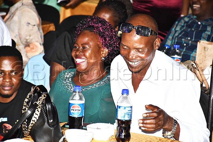 Maama Wa Madrat Ng'afa Enseko Bwe Yabadde Mu Kivvulu Kya Mutabani We.