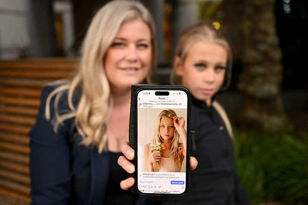 A photo taken on November 18, 2025 shows Zoe Jones with her 12-year-old influencer daughter Ava in Melbourne. From December 10, 2025, under-16s in Australia will be banned from social media sites like Facebook, Instagram, Reddit and TikTok. (AFP)