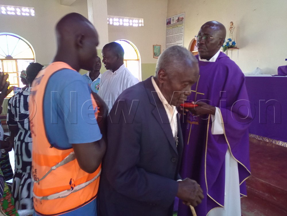 Even the elderly used Ash Wednesday to renew their commitment to prayer and repentance. (Credit: Christine Itado)