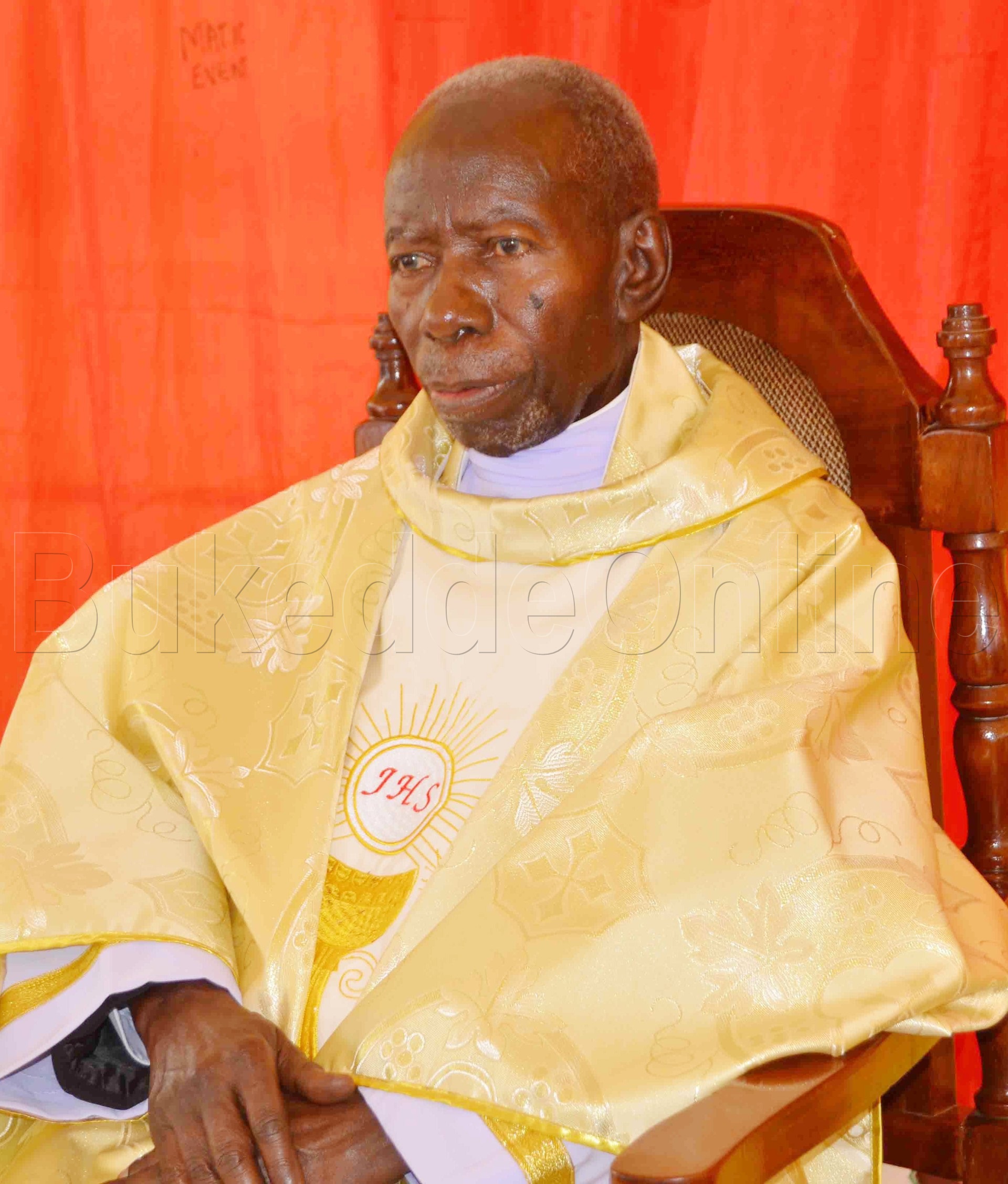 Dr Faaza Kabuye nga bweya afaanana
